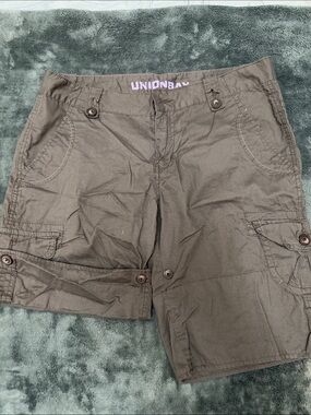 UNIONBAY Olive Cargo Shorts with Buttoned Pockets